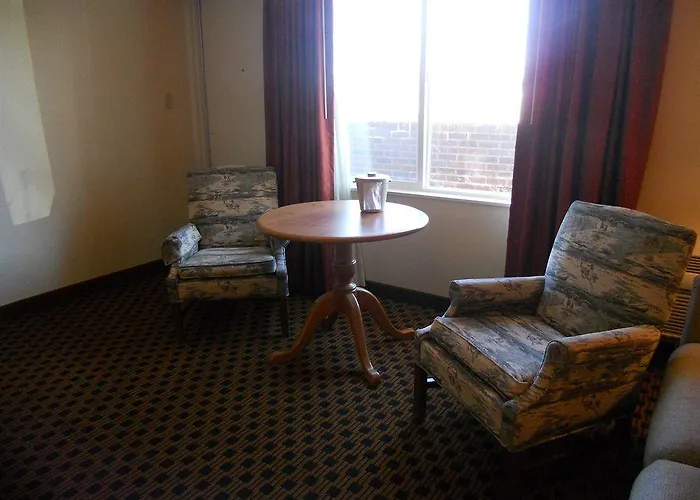 Hitching Post Hotel 2*