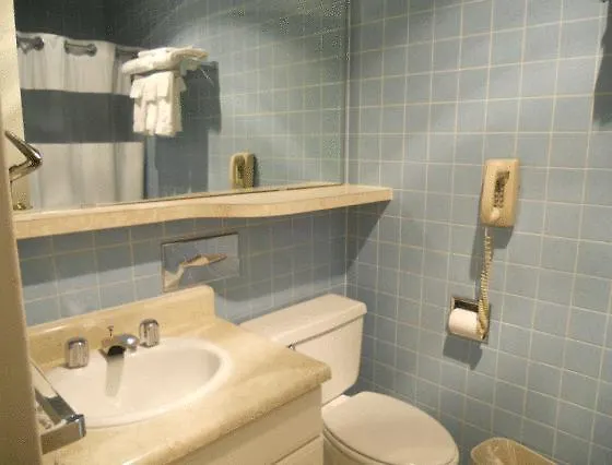 Hitching Post Hotel 2*