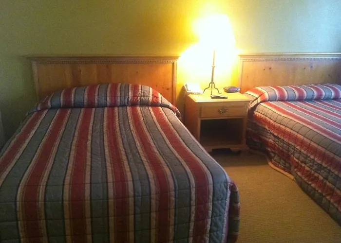 Hitching Post Hotel 2*